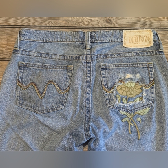 Z. Cavaricci Capri Jeans With Rose Embroidery Well Loved - Picture 1 of 12